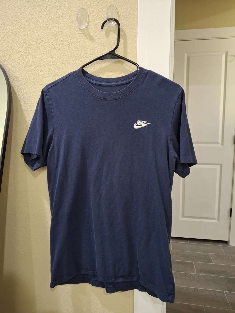 Nike Tee - Picture 2 of 5